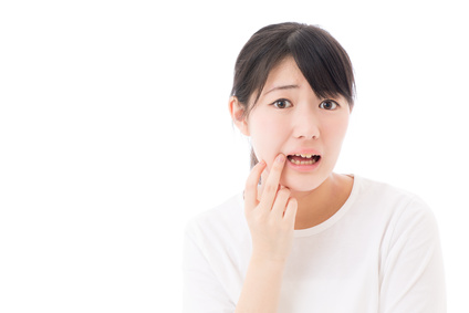 間 フロス 臭い 歯 歯間ブラシが血臭い！その原因と対策について現役の歯科衛生士が教えます。